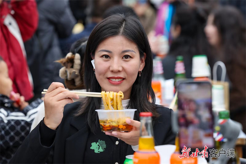 吃美食看美景逛龙城天水麻辣烫吃货节举行